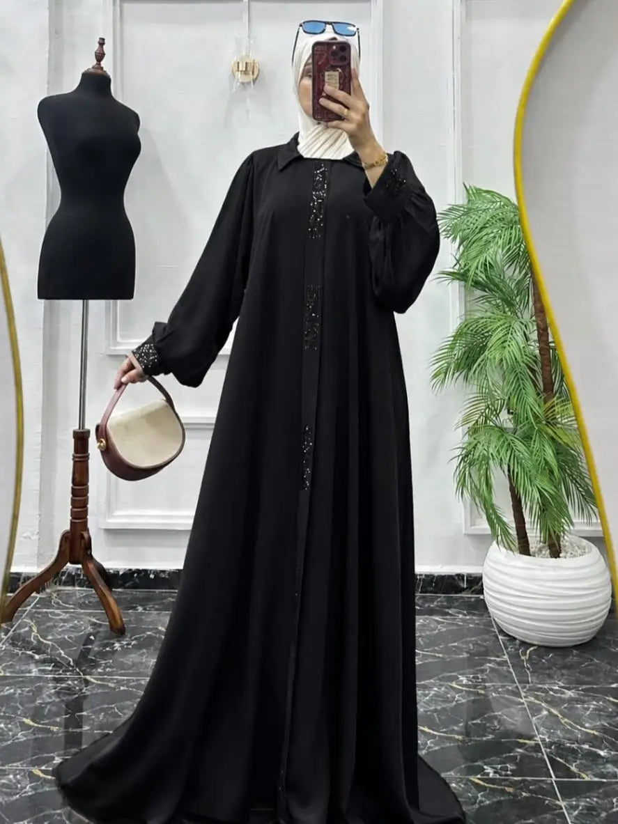 عباية لمّاعة الفاخرة – أناقة ملكية وراحة تدوم طويلاً